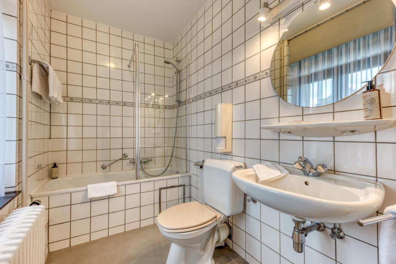 Hotel Le Cor De Chasse Saint-Hubert Bagian luar foto