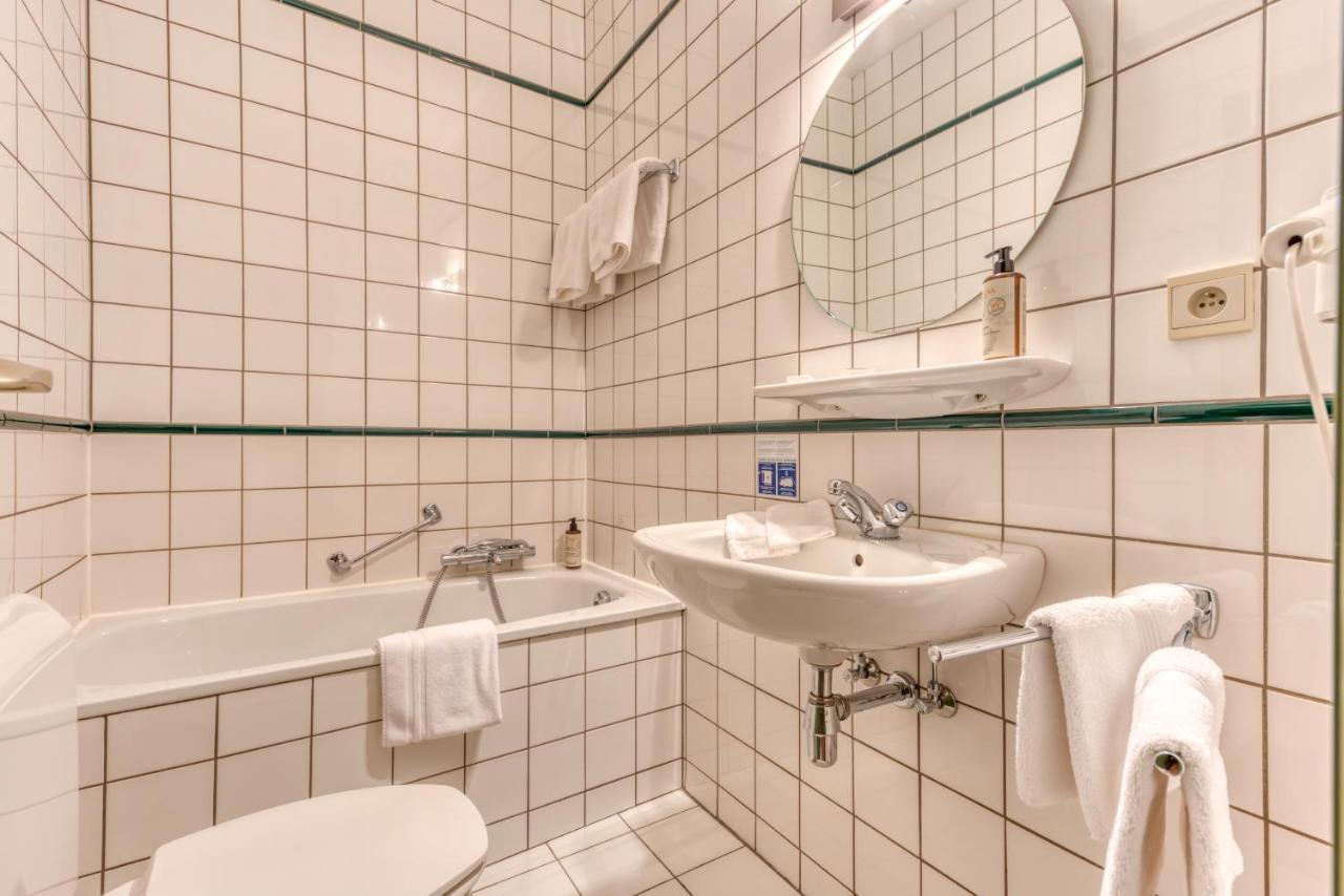 Hotel Le Cor De Chasse Saint-Hubert Bagian luar foto