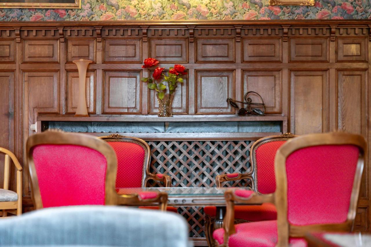 Hotel Le Cor De Chasse Saint-Hubert Bagian luar foto