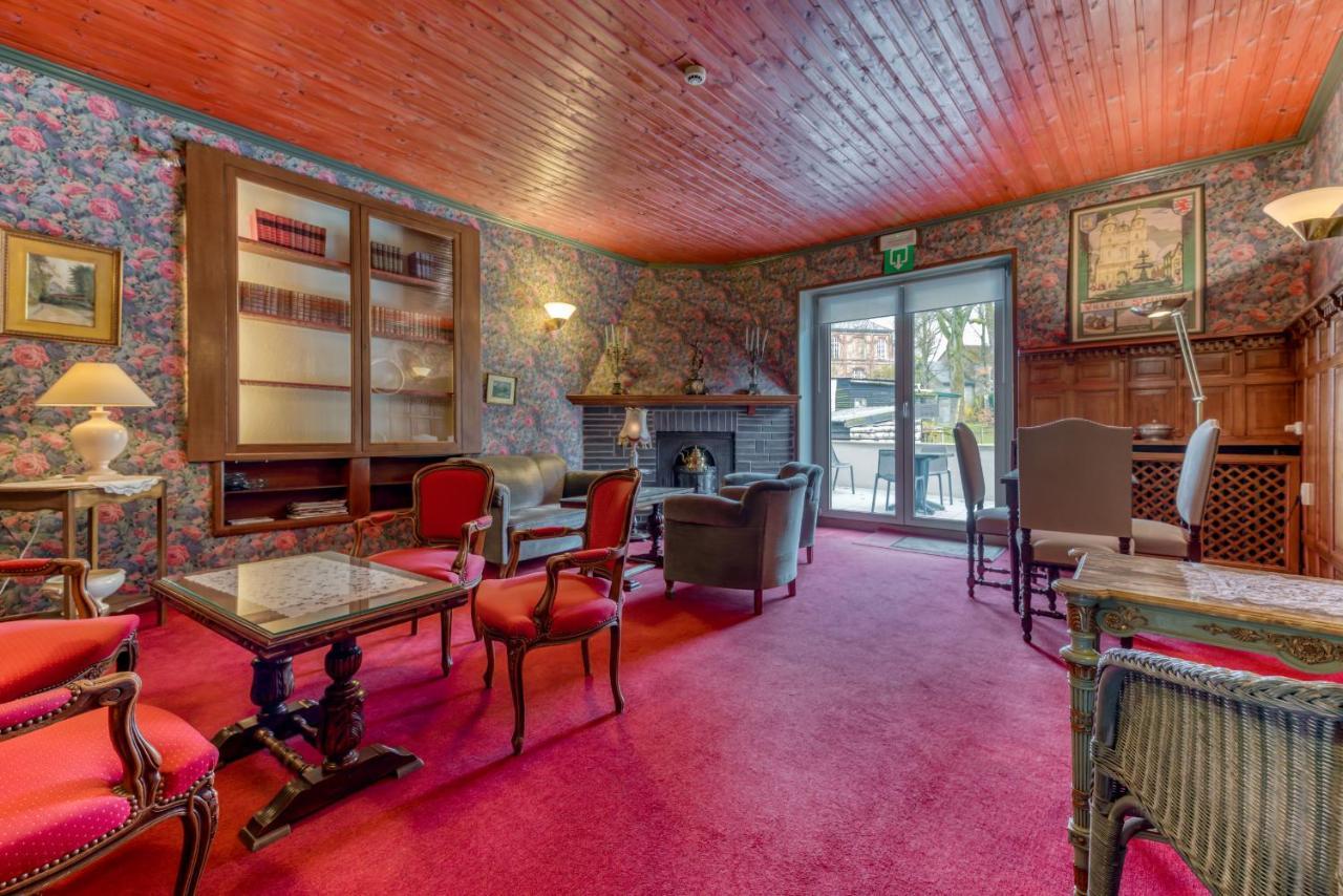 Hotel Le Cor De Chasse Saint-Hubert Bagian luar foto