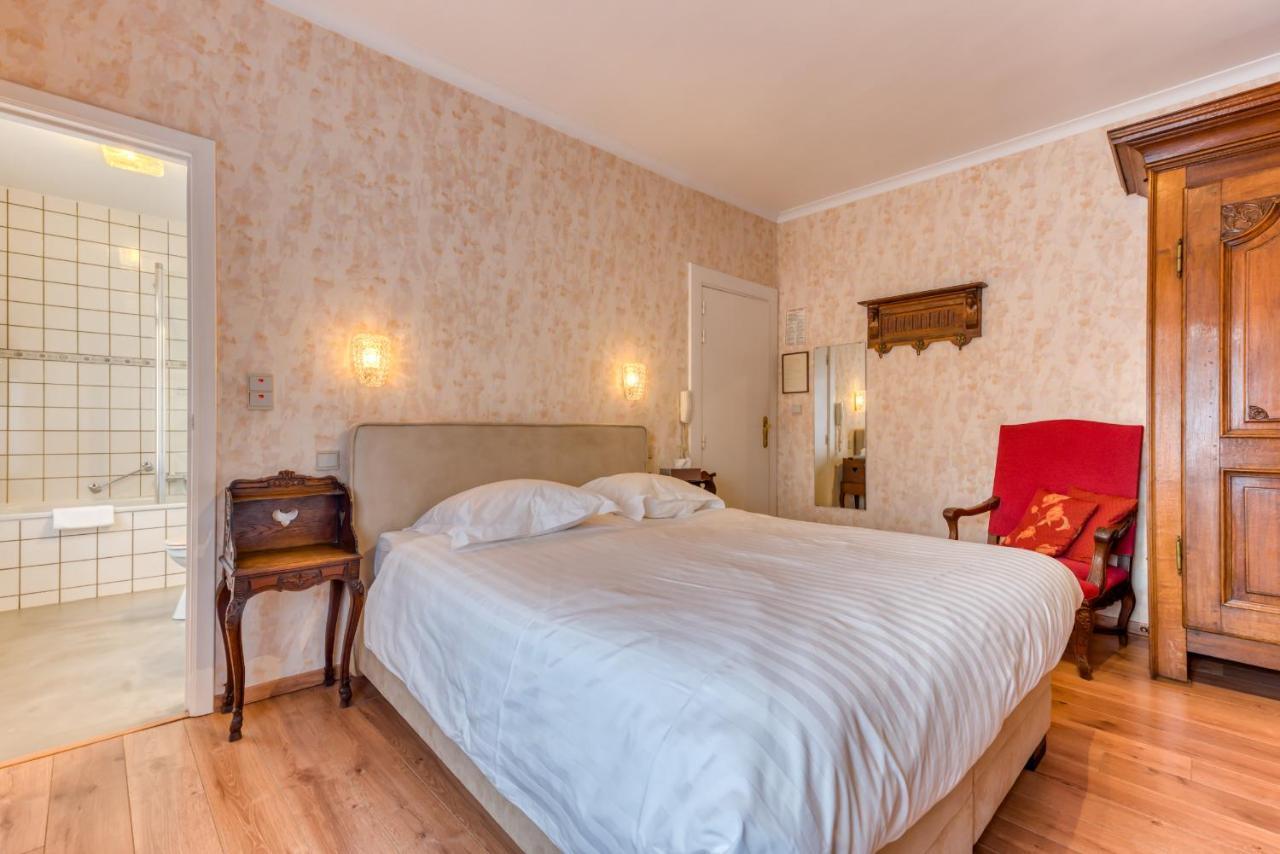 Hotel Le Cor De Chasse Saint-Hubert Bagian luar foto